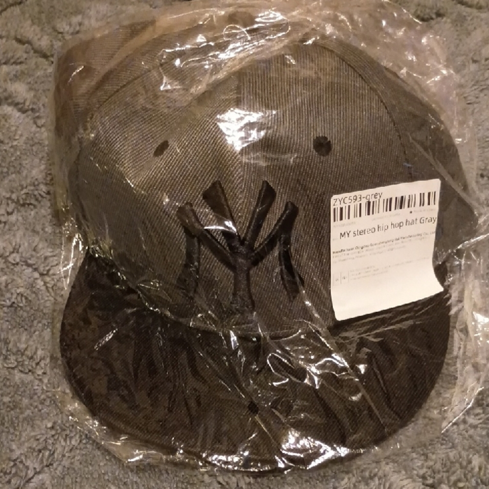 Gray Embroidered Men's Baseball Cap - Unbranded